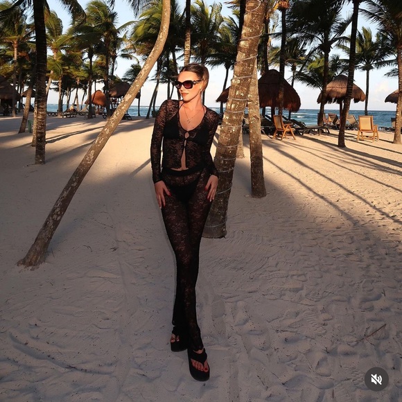 ZARA 2 PIECE SET LACE TOP AND LEGGINGS - Picture 3 of 12